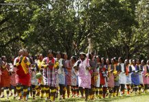 Mantendo tradições, indígenas celebram Natal como o Dia da Felicidade